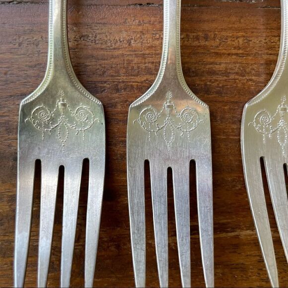 Antique 1921 Oneida Community Plate Grosvenor Salad Forks Set of 4 With Monogram - Picture 3 of 8